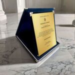 Plachetă de excelență - Blue Regal 01